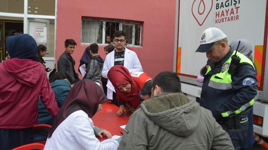 Eleşkirt&rsquo;te Polislerden Kızılay&rsquo;ın Kan  Bağışı Kampanyasına destek