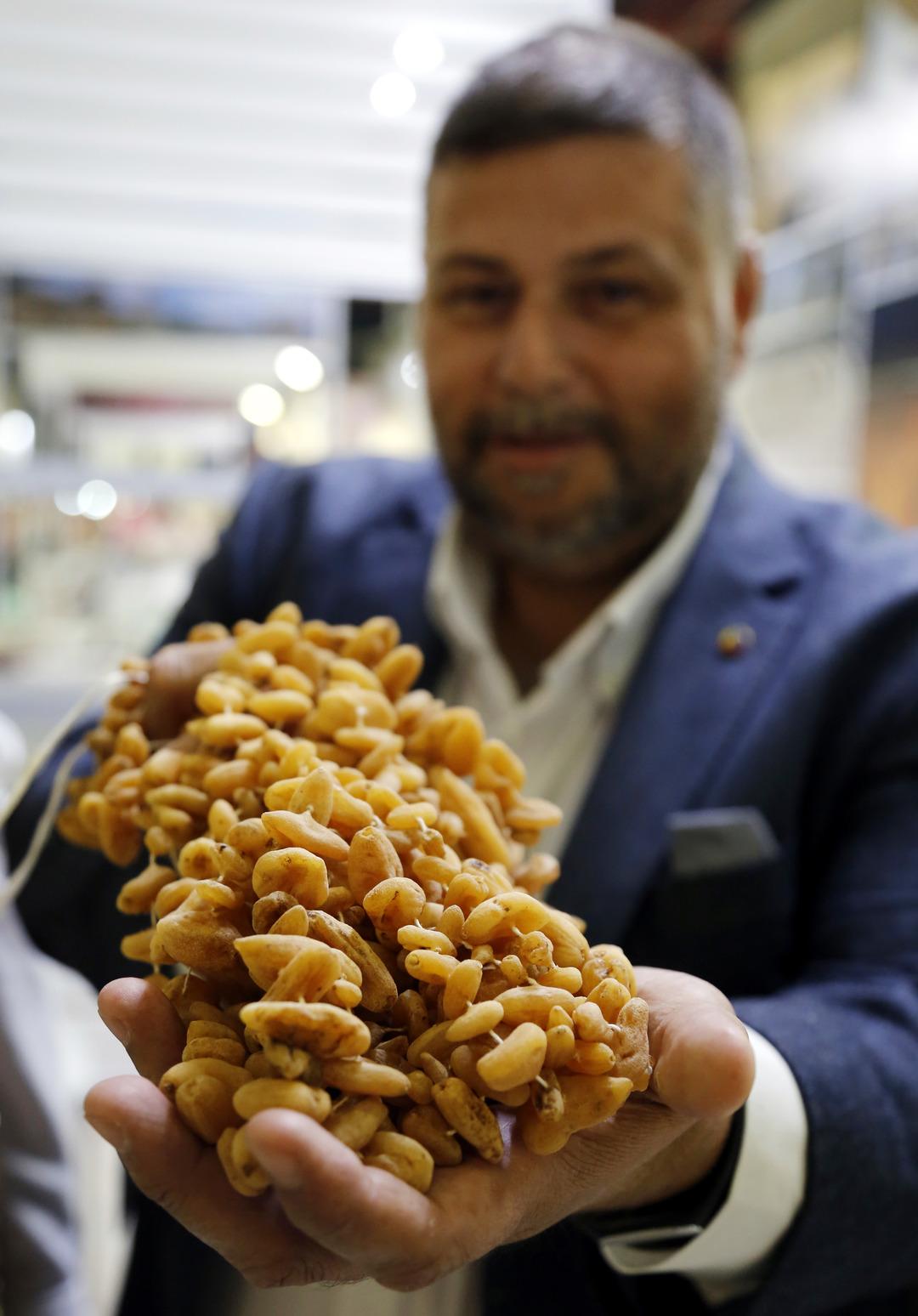 Soğuk havaların vazge&ccedil;ilmez i&ccedil;eceği fiyatıyla dudak u&ccedil;uklattı