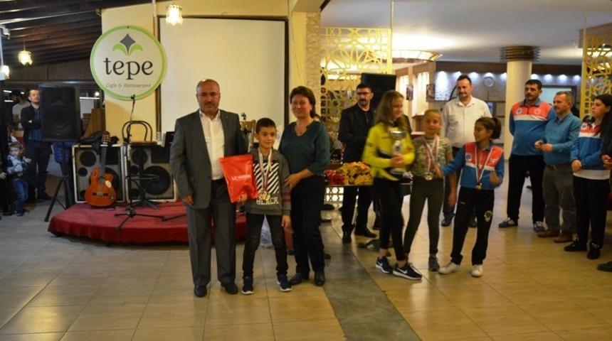 Bigalı karateciler kemer y&uuml;kseltti