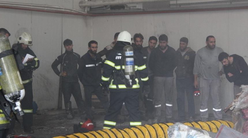 Boya fabrikasında &ccedil;ıkan yangın paniğe neden oldu