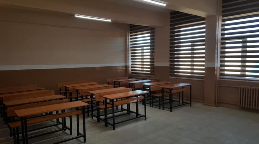 Çıldır’da öğrenci velileri yeni bir sınıfı inşa ettiler