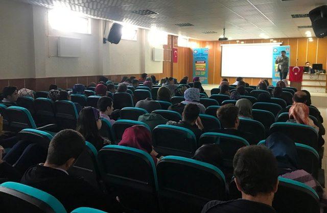 Tatvan Emniyetinden öğrencilere seminer