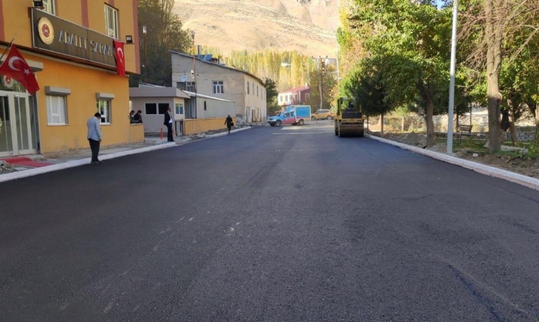 Bah&ccedil;esaray&rsquo;ın merkez caddeleri asfaltlandı