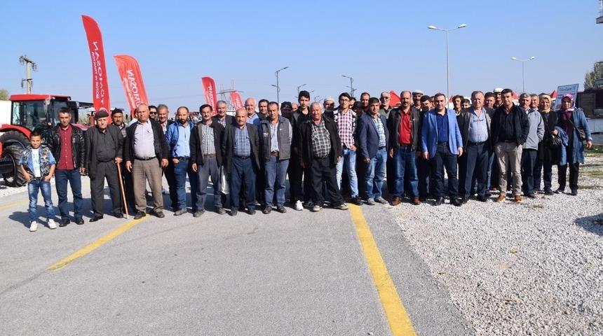 Kulalı s&uuml;t &uuml;reticileri Manisa Tarım Fuarında