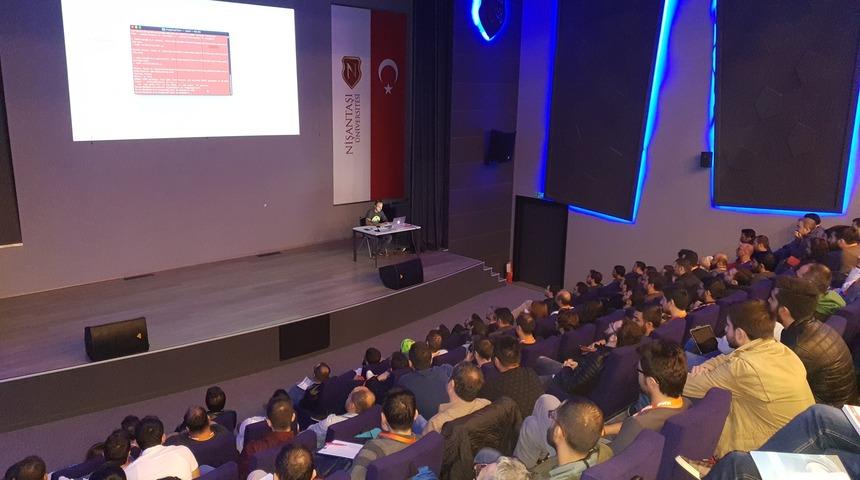 Yazılım sekt&ouml;r&uuml;ndeki son gelişmeler Nişantaşı &Uuml;niversitesi'nde konuşuldu