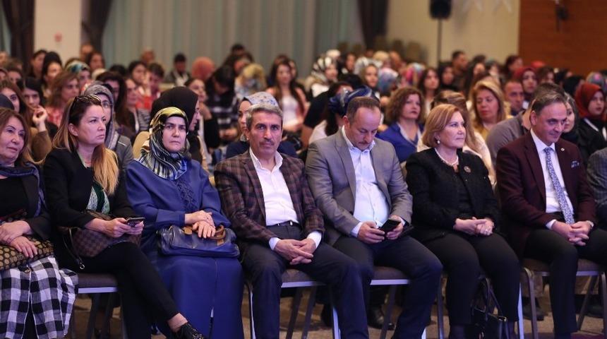 Sempozyuma son g&uuml;n&uuml;nde de yoğun ilgi