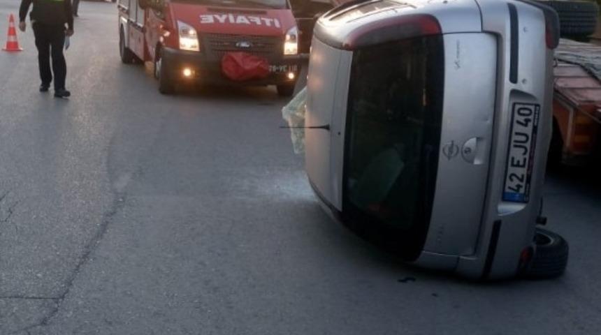 Araçta sıkışan sürücüyü itfaiye ekipleri kurtardı