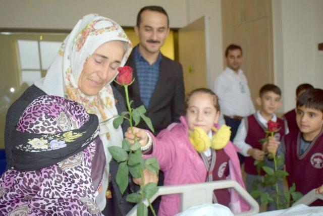 Öğrencilerden hastalara anlamlı ziyaret