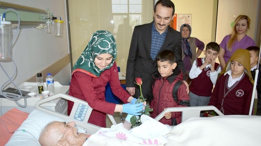 Öğrencilerden hastalara anlamlı ziyaret