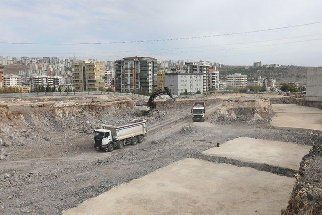 Çiftçi, çevik kuvvet köprülü kavşağında çalışmaları inceledi