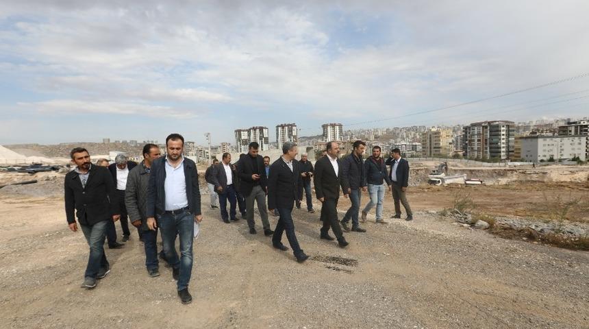 &Ccedil;ift&ccedil;i, &ccedil;evik kuvvet k&ouml;pr&uuml;l&uuml; kavşağında &ccedil;alışmaları inceledi