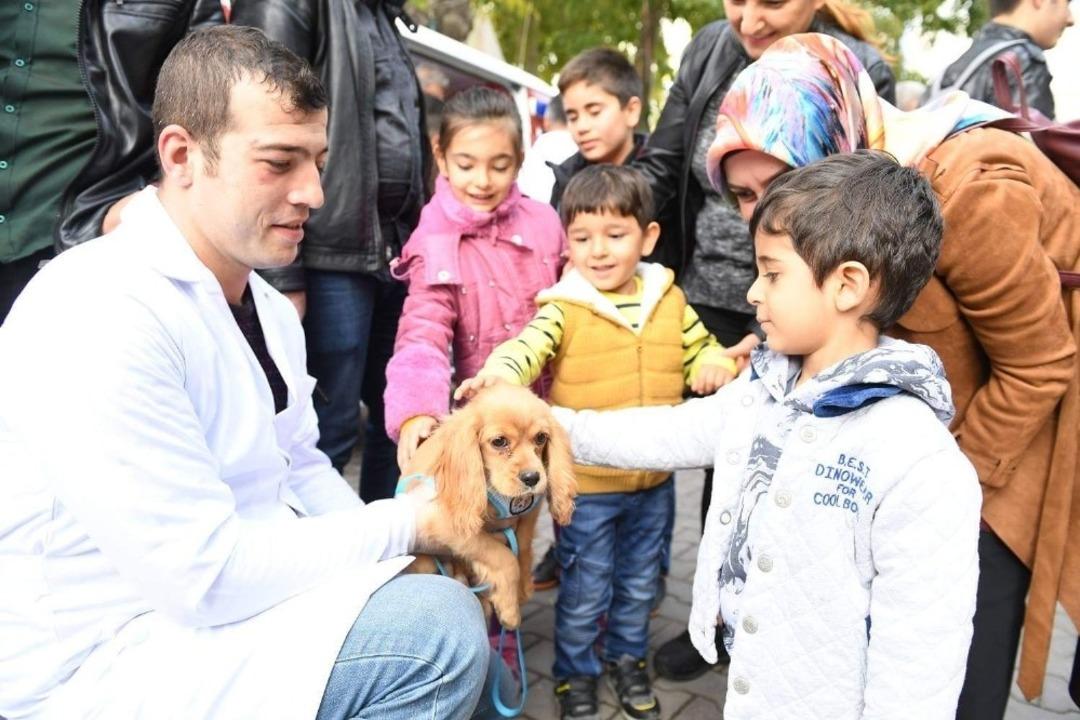 Yeşilyurt Belediyesinin &rsquo;Kalbimiz sokakta atıyor&rsquo; etkinliğine b&uuml;y&uuml;k ilgi