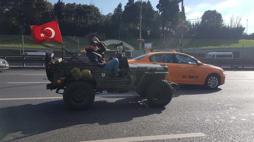 İstanbul trafiğinde uçaksavar taşıyan cip! Gözlerine inanamadılar