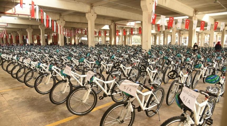 İzmitli &ouml;ğrenciler bisiklet sahibi olmaya devam ediyor