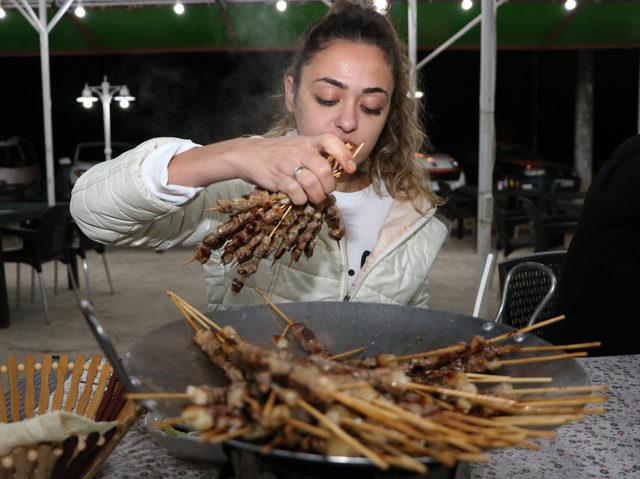 46 dakikada 315 çöp şiş yiyen Ceren, 3 kilo aldı