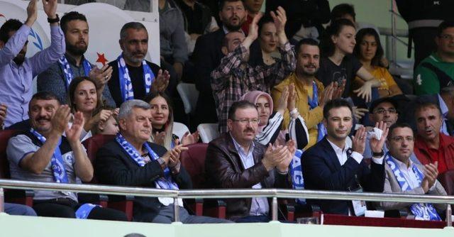 Kocaeliler, Kağıtspor Erkek Basketbol Takımı’nı yalız bırakmadı