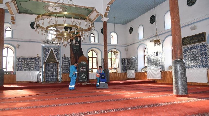 Isparta&rsquo;da cami temizlikleri