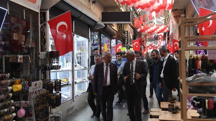 Başkan G&uuml;naydın, &Uuml;z&uuml;m Pazarı&rsquo;nda