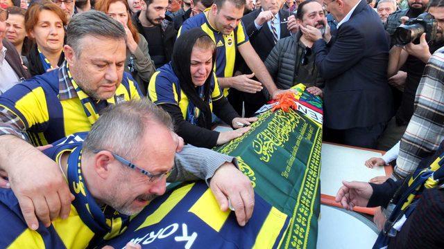 Fenerbahçe taraftarı Koray için evinin önünde helallik alındı