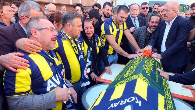 Fenerbahçe taraftarı Koray için evinin önünde helallik alındı