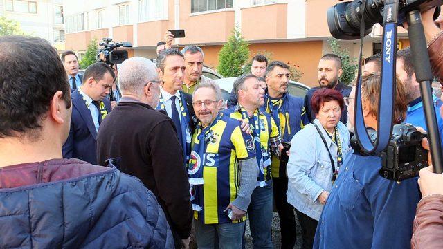 Fenerbahçe taraftarı Koray için evinin önünde helallik alındı