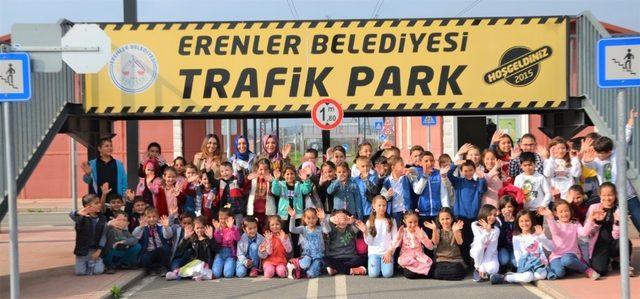 Erenler Trafik Park’ta öğrenciler hem öğrendi hem de eğlendi