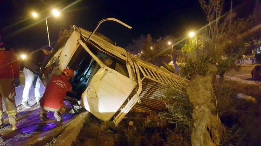 Kamyonetiyle zeytin bah&ccedil;esine u&ccedil;tu