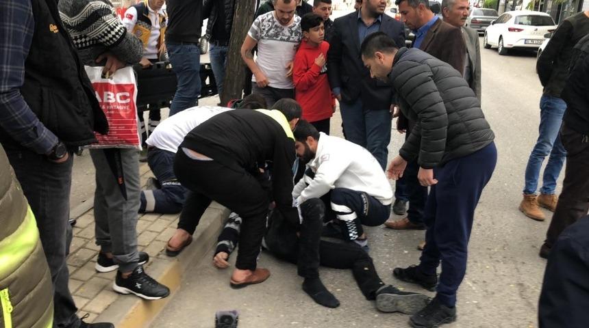 Motosiklet ile hafif ticari araç çarpıştı: 1 Yaralı