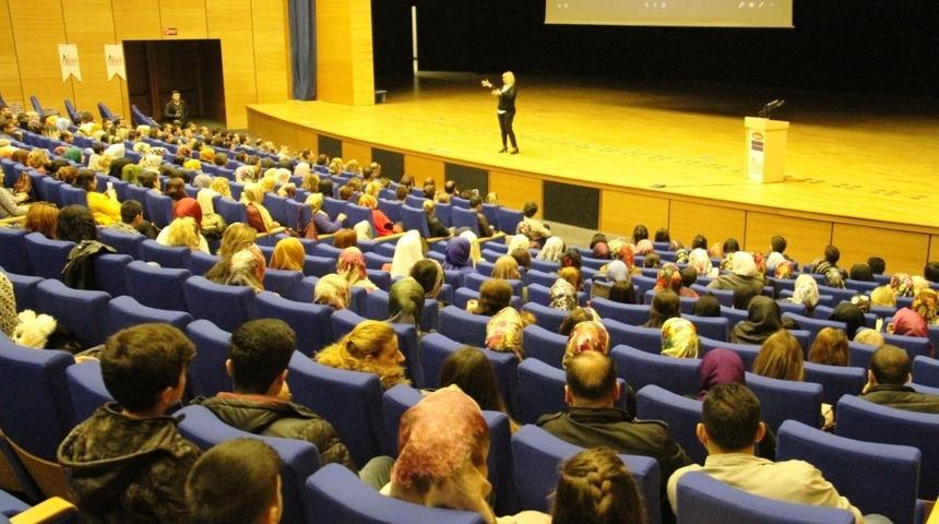 Diyarbakır&rsquo;da kariyer zirvesi d&uuml;zenlendi