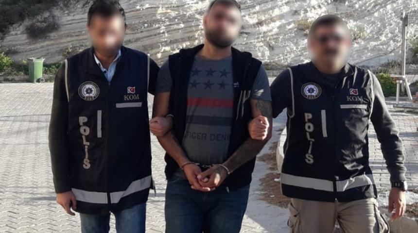 &Ccedil;eşme&rsquo;de yakalanan uyuşturucu satıcısı zanlısı tutuklandı