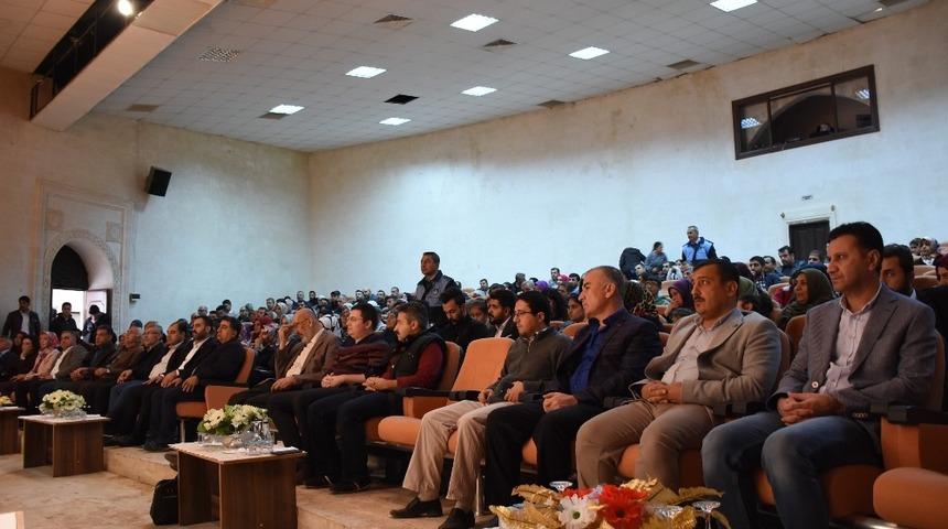 Yazar Abdurrahman Dilipak Nusaybin&rsquo;de konferans verdi
