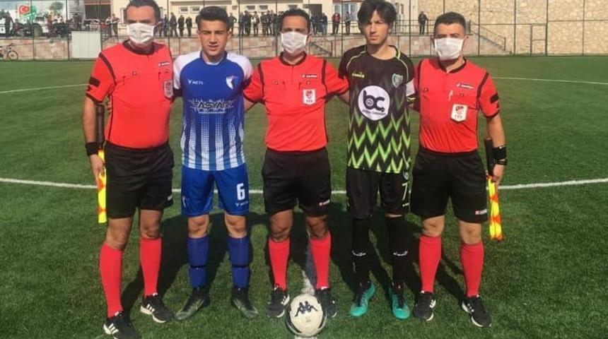 Hakemler sahaya maskeyle &ccedil;ıktı