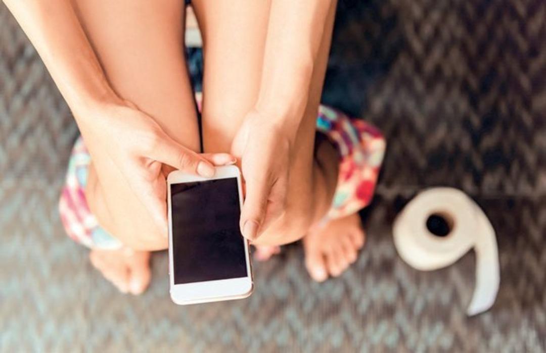 Tuvalette telefon kullananlar dikkat! T&uuml;m dışkısal maddeler...