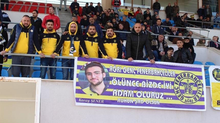 Ağrı 1970 Spor&rsquo;dan Koray Şener i&ccedil;in anlamlı pankart