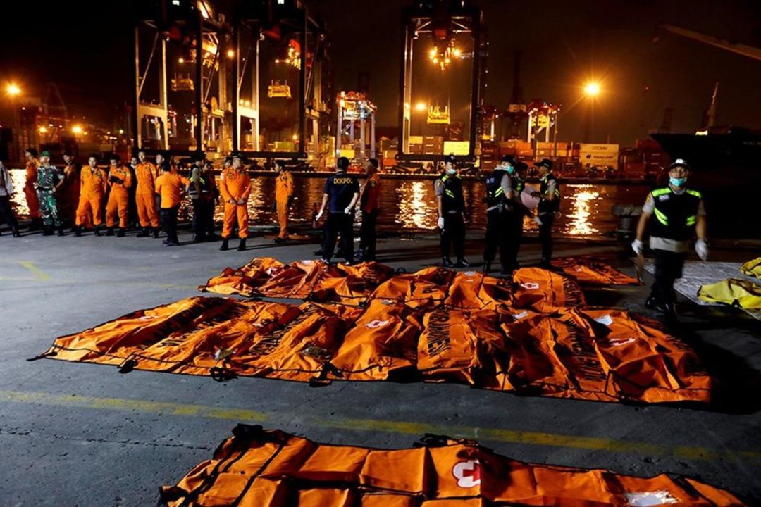 Endonezya'da d&uuml;şen u&ccedil;ağın enkazına ulaşıldı