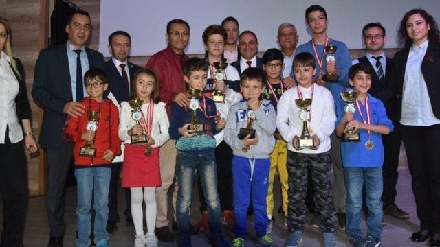 Alaşehir’de satranç şampiyonlarına ödül