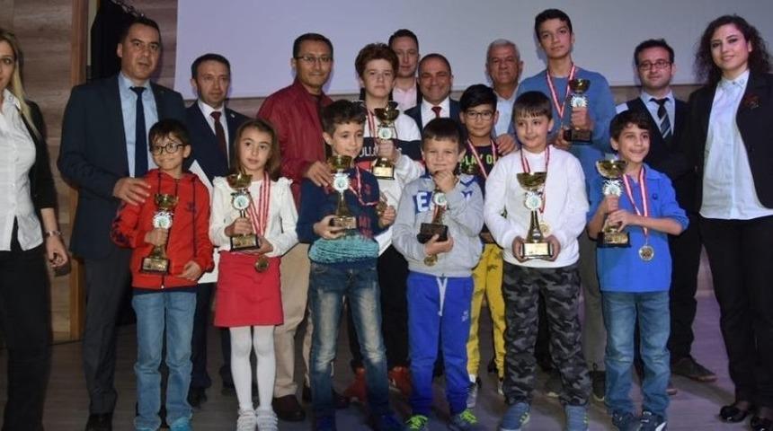 Alaşehir’de satranç şampiyonlarına ödül