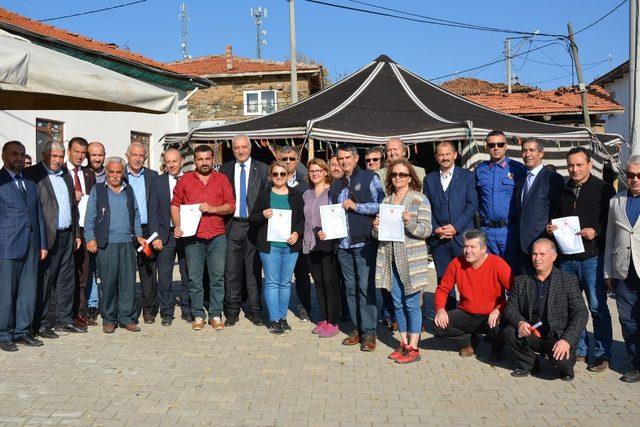 Başkan Tatlıoğlu Göktepe’de tapuları dağıttı