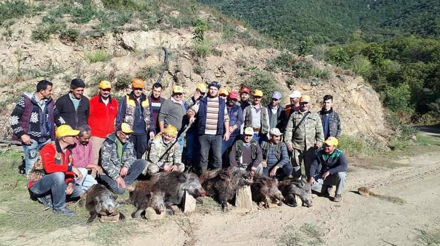 Aydın&rsquo;da &ccedil;ift&ccedil;inin imdadına avcılar yetişti