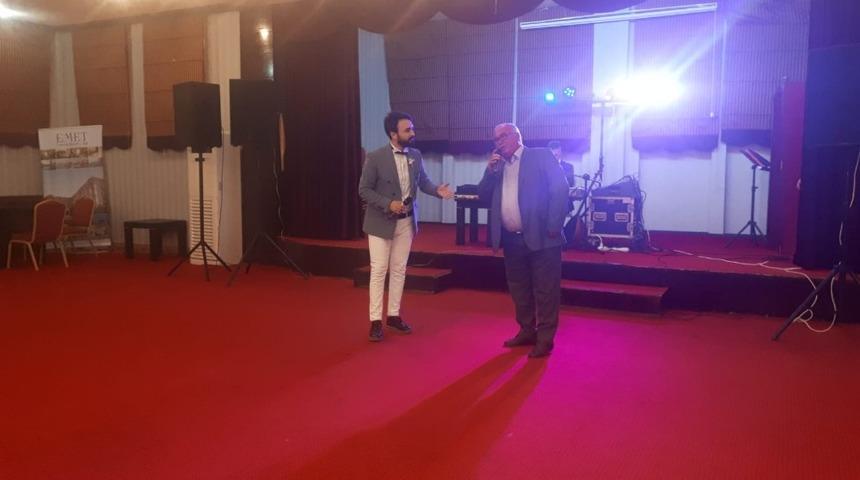 Dededen toruna sahnede m&uuml;zik