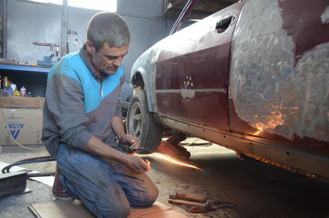 Sıfırına g&uuml;c&uuml; yetmeyen vatandaş &ccedil;areyi &ccedil;ıkmada buluyor
