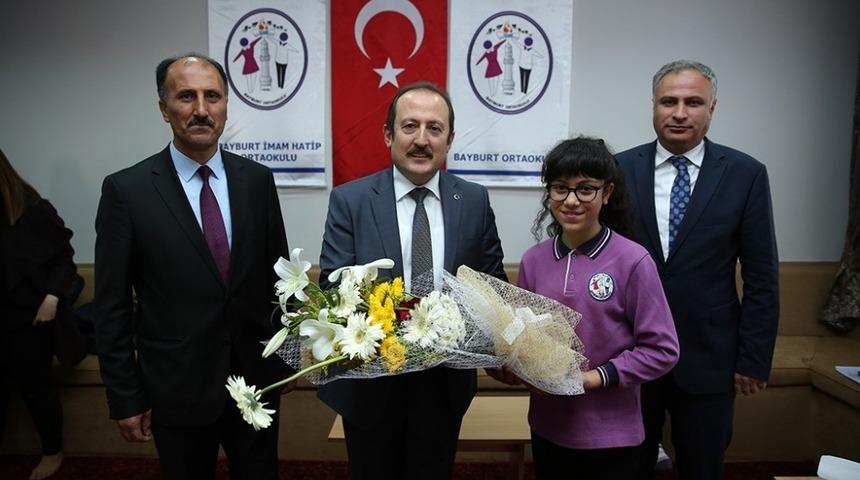 Vali Pehlivan &ouml;ğrencilerle bir araya geldi