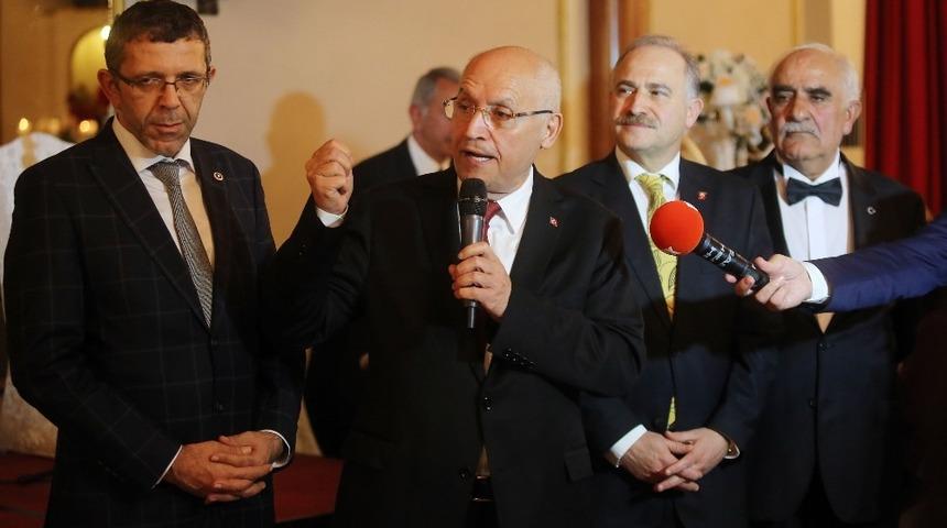 Başkan Yaşar, &rsquo;Yıla Değer Katan&rsquo; &ouml;d&uuml;l&uuml;n&uuml; aldı