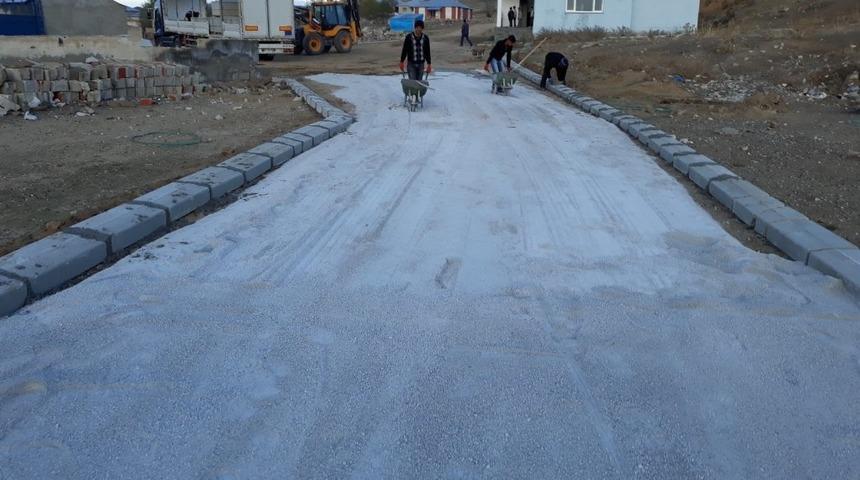 Çaldıran’da yol yapım çalışması