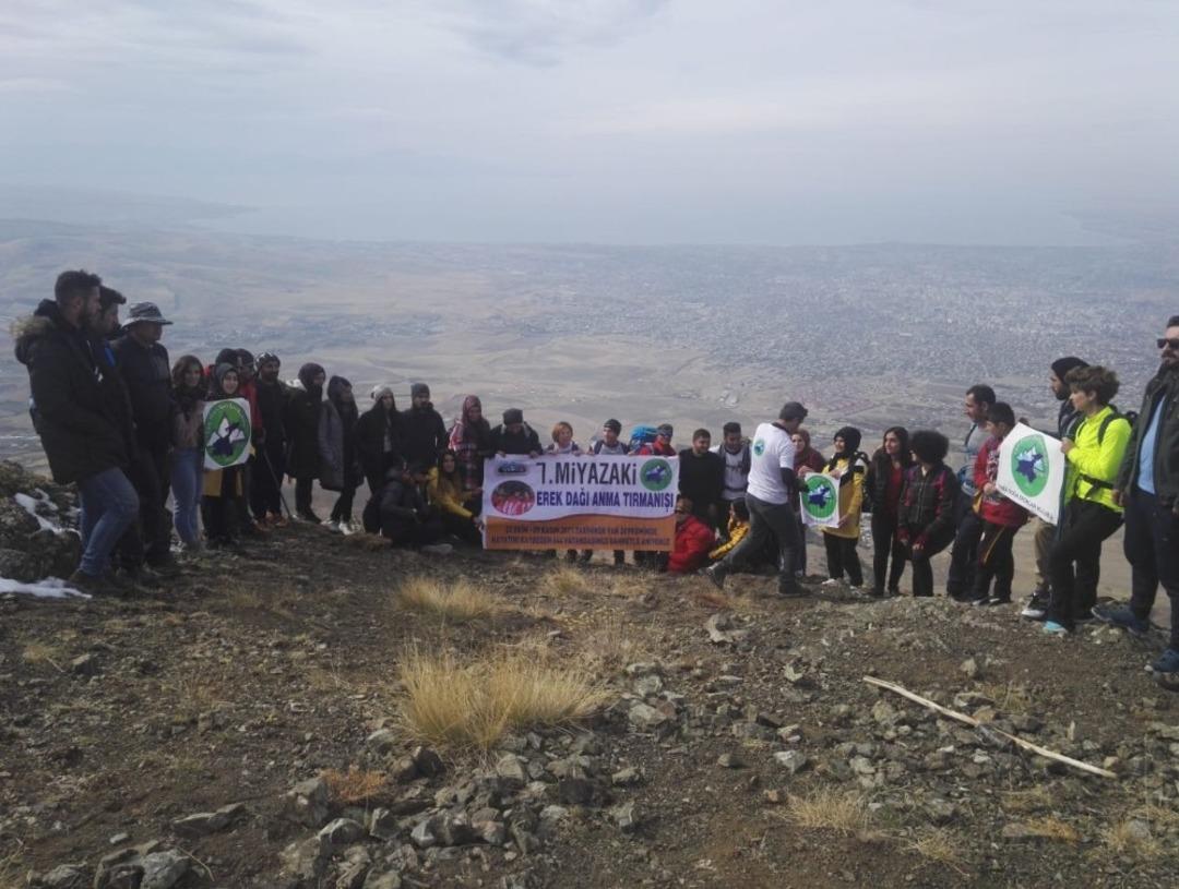 Vanlı dağcılar bu kez Dr. Miyazaki i&ccedil;in tırmandı