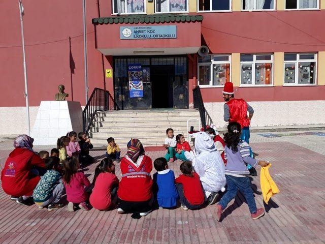 Gençlik merkezinden köy okuluna ziyaret