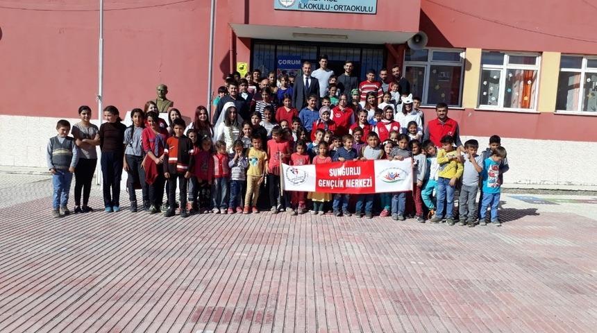 Gen&ccedil;lik merkezinden k&ouml;y okuluna ziyaret