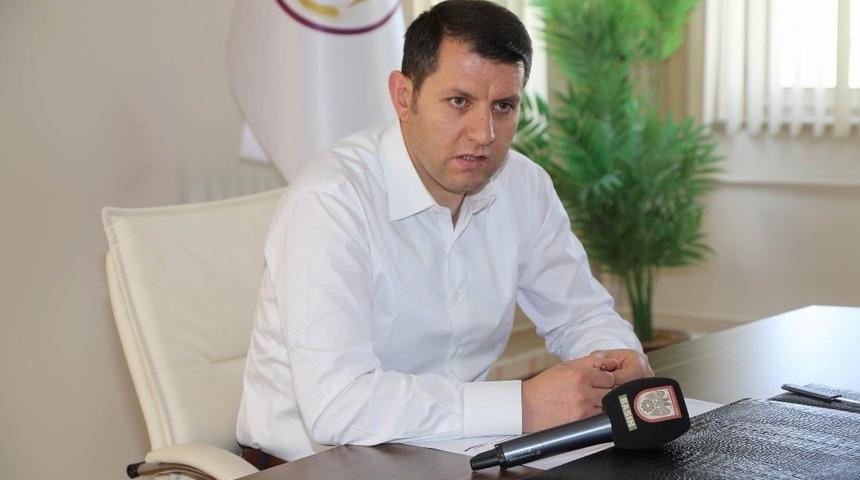 Sivas&rsquo;ın yeni valisinden &ccedil;i&ccedil;ek yerine burs &ccedil;ağrısı