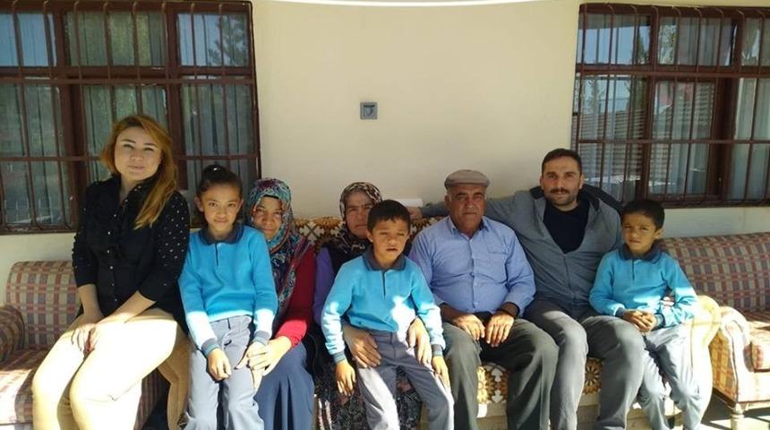 &Ouml;ğretmenler &ouml;ğrencilerin evlerine konuk oluyor