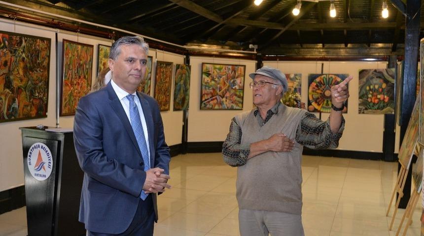 Başkan Uysal, Hasan Bağdaş&rsquo;ın resim sergisini gezdi
